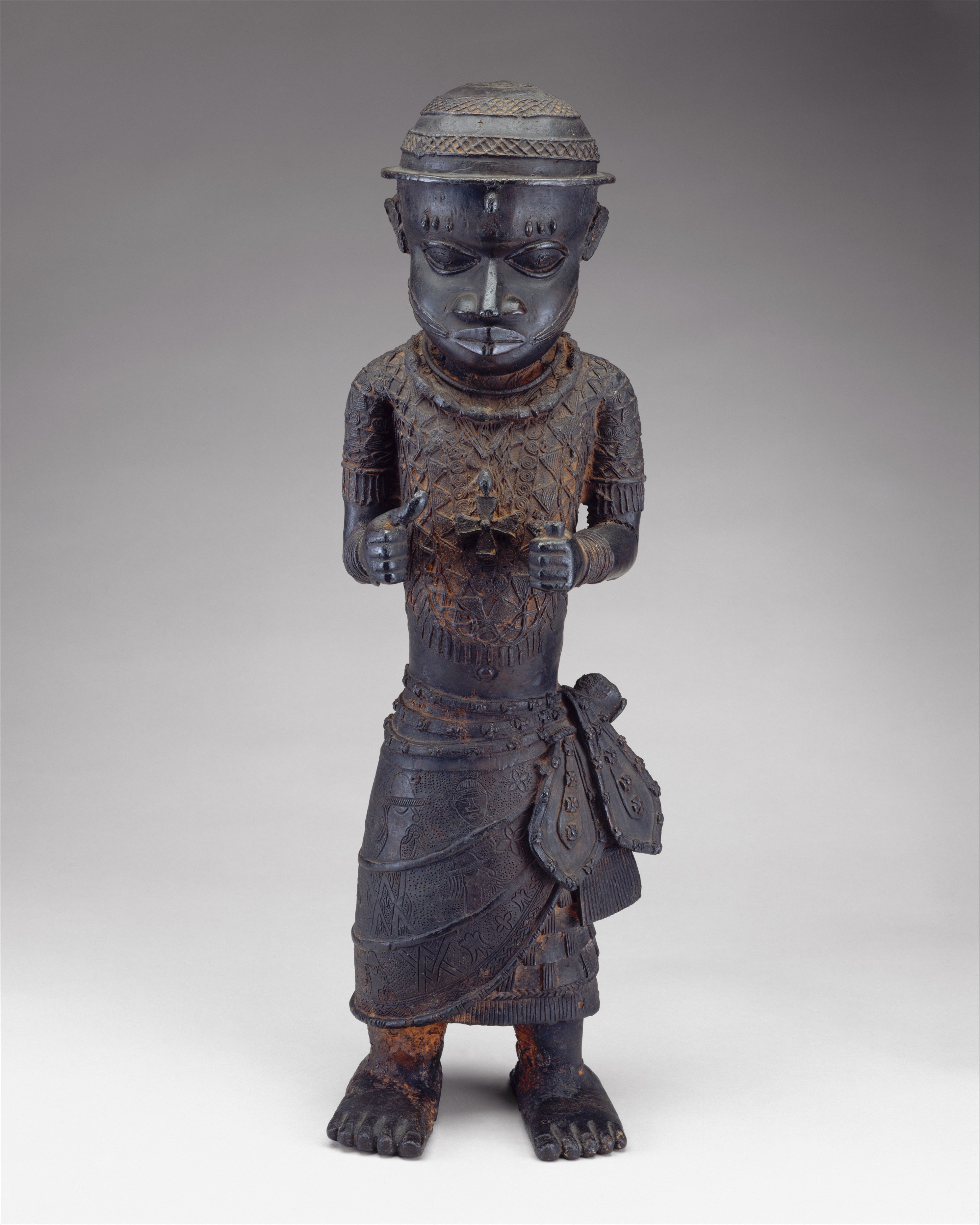 Image of Court official from a commemorative altar, 16th–17th century, Metropolitan Museum of Art, selected as an AP Art History beyond-set benin_court_plaque_royal_power candidate