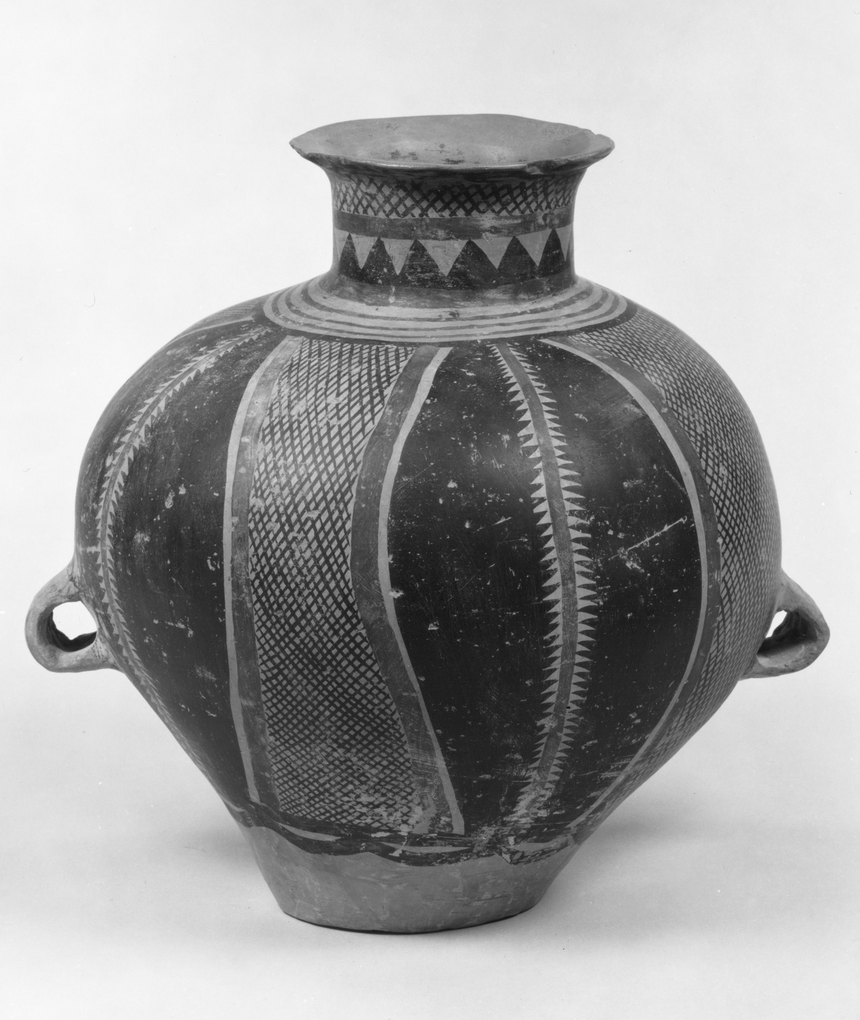 Image of Jar (Guan), Banshan phase, ca. 2650-2350 BCE, Metropolitan Museum of Art, selected as an AP Art History beyond-set neolithic_painted_pottery_vessel candidate