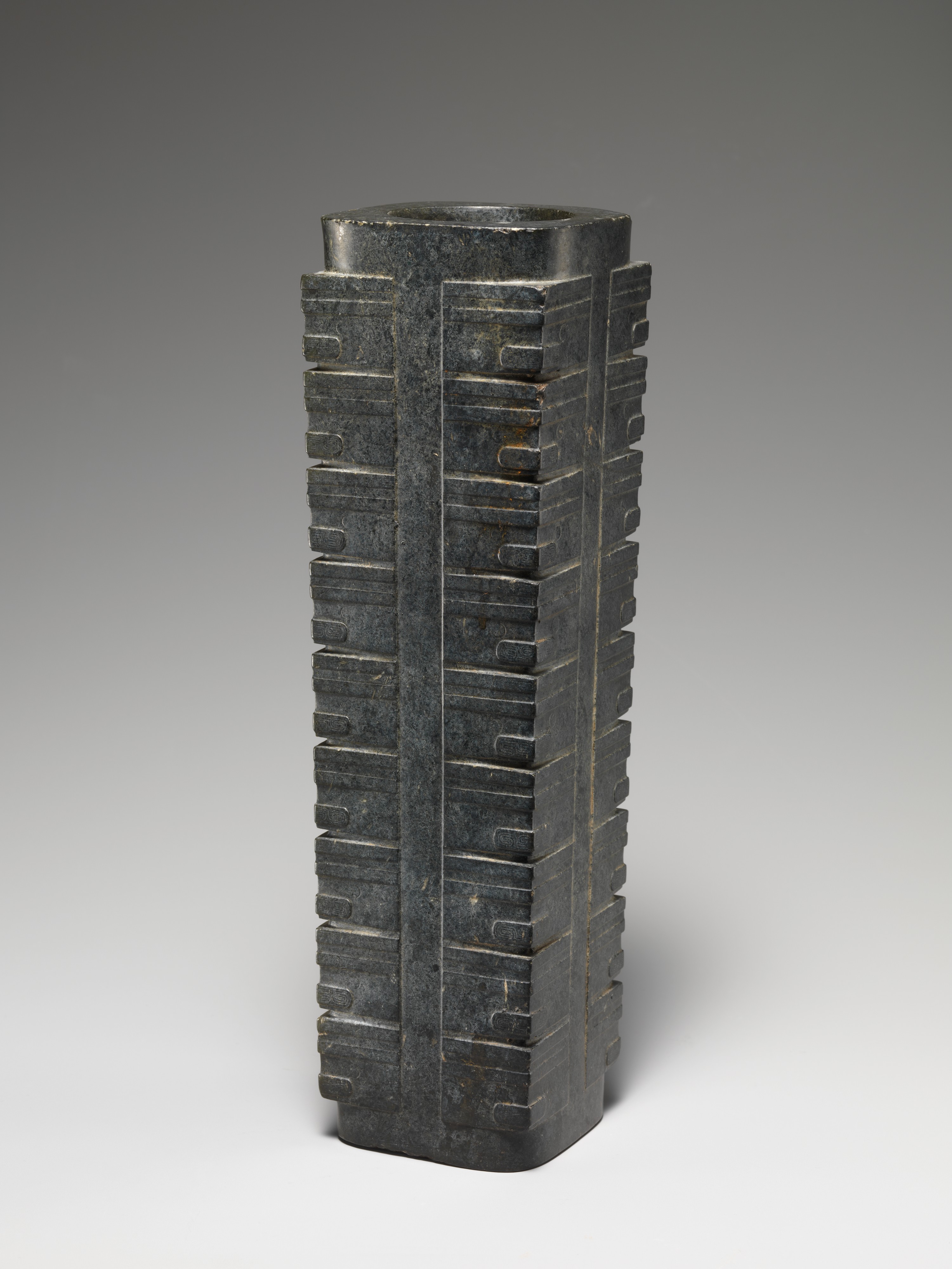Image of Ritual object (cong), ca. 2400 BCE, Metropolitan Museum of Art, selected as an AP Art History beyond-set neolithic_jade_ritual_object candidate