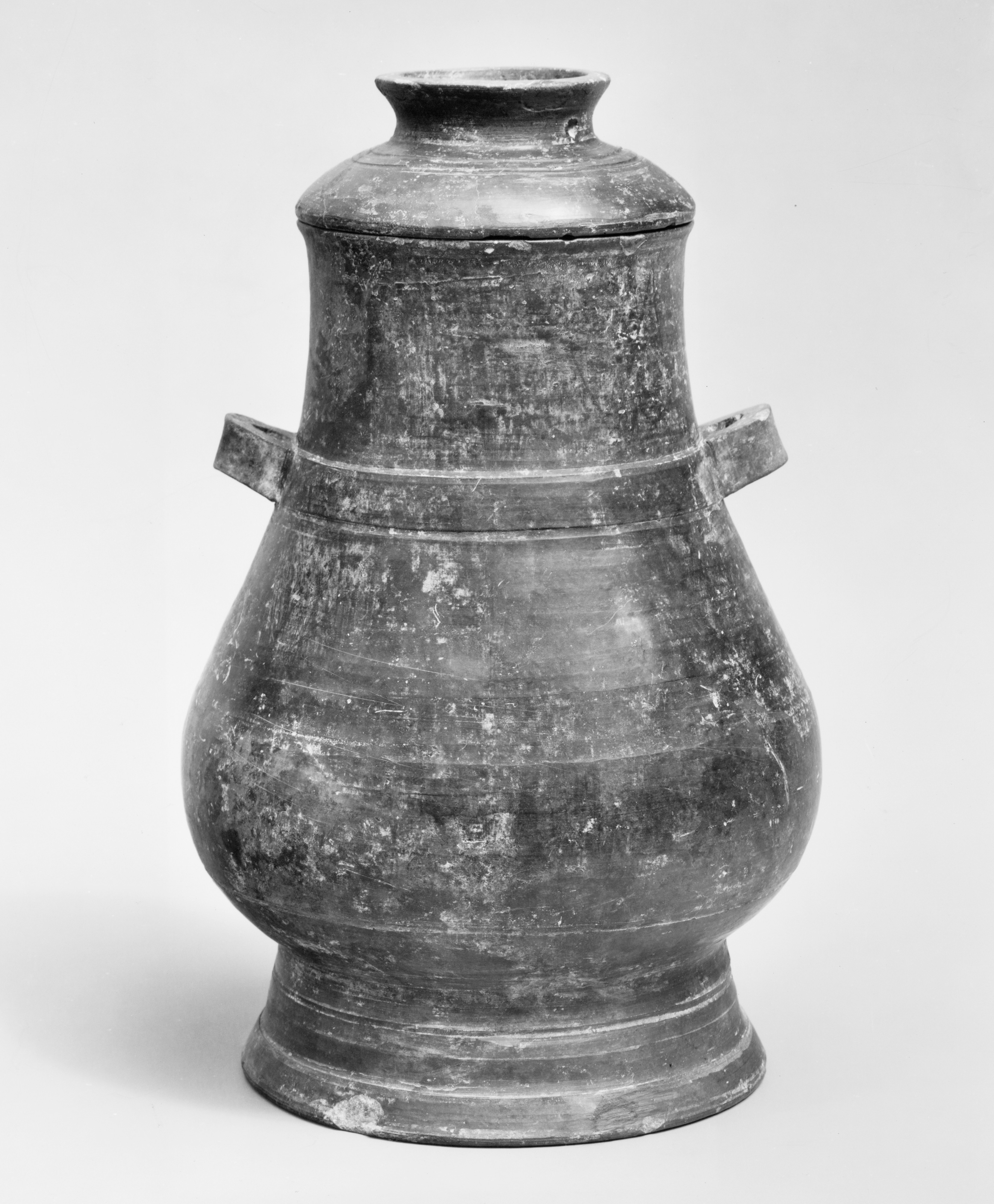 Image of Vase (Hu), ca. 2400-2000 BCE, Metropolitan Museum of Art, selected as an AP Art History beyond-set neolithic_painted_pottery_vessel candidate